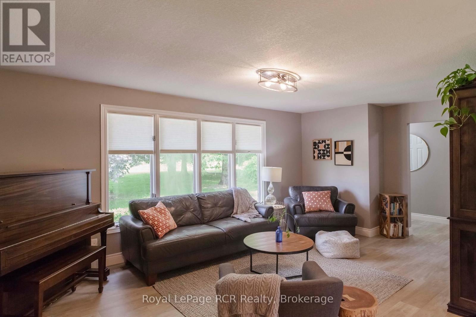 202122 21 Highway, Georgian Bluffs, Ontario  N4K 5N7 - Photo 10 - X12737334