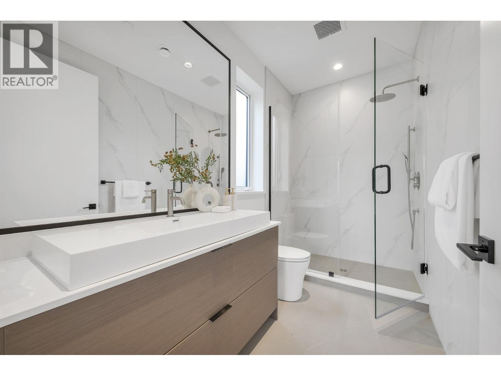 Listing Picture 22 of 37 : 2 4023 W 18TH AVENUE, Vancouver / 溫哥華 - 魯藝地產 Yvonne Lu Group - MLS Medallion Club Member