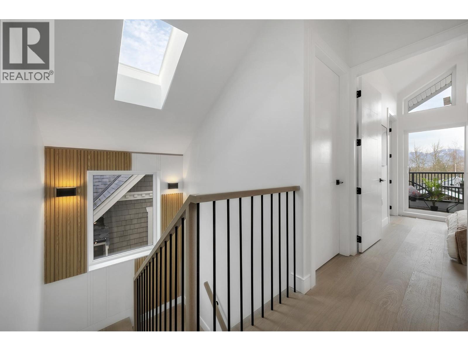 Listing Picture 29 of 37 : 2 4023 W 18TH AVENUE, Vancouver / 溫哥華 - 魯藝地產 Yvonne Lu Group - MLS Medallion Club Member