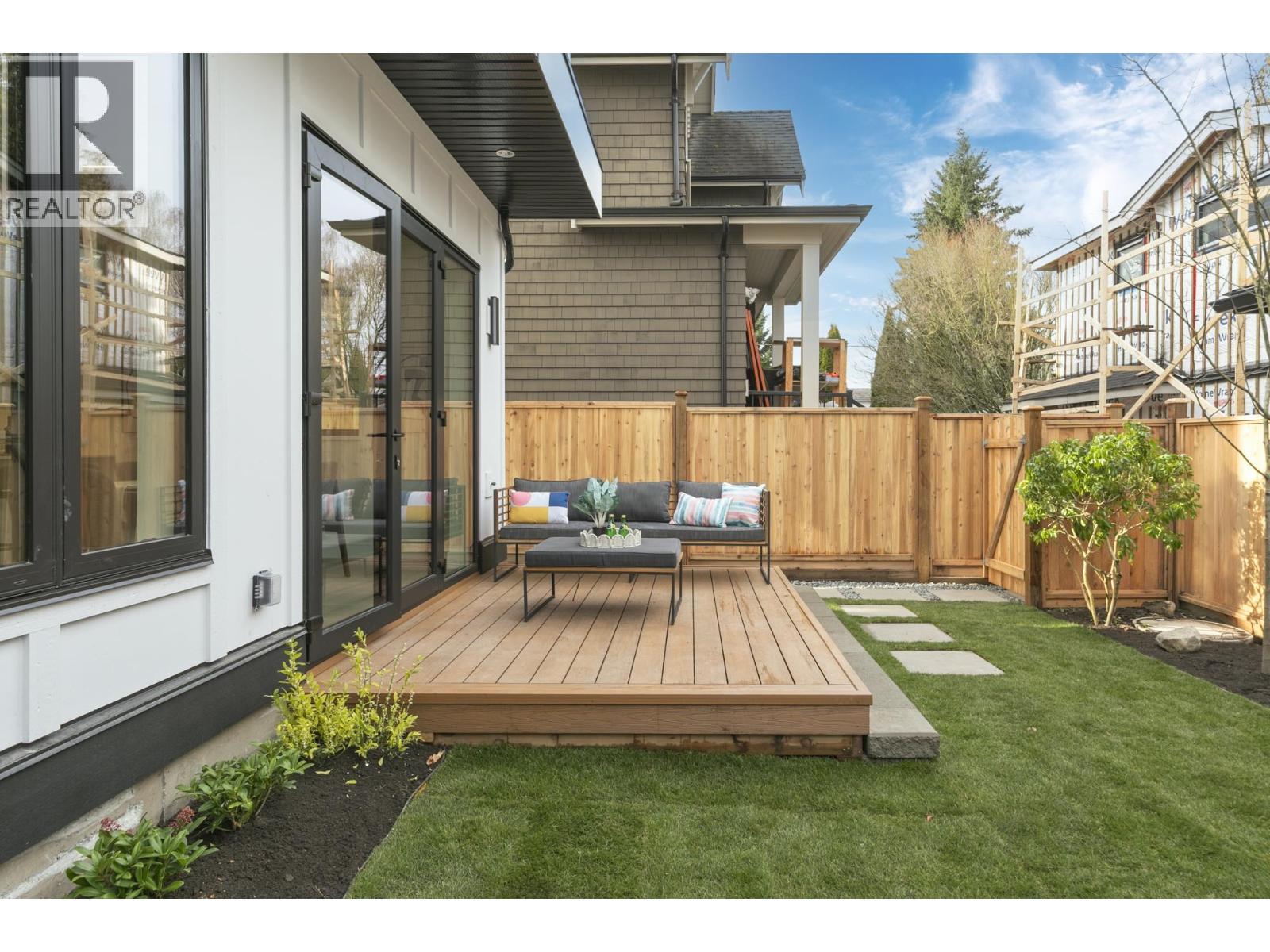 Listing Picture 16 of 37 : 2 4023 W 18TH AVENUE, Vancouver / 溫哥華 - 魯藝地產 Yvonne Lu Group - MLS Medallion Club Member