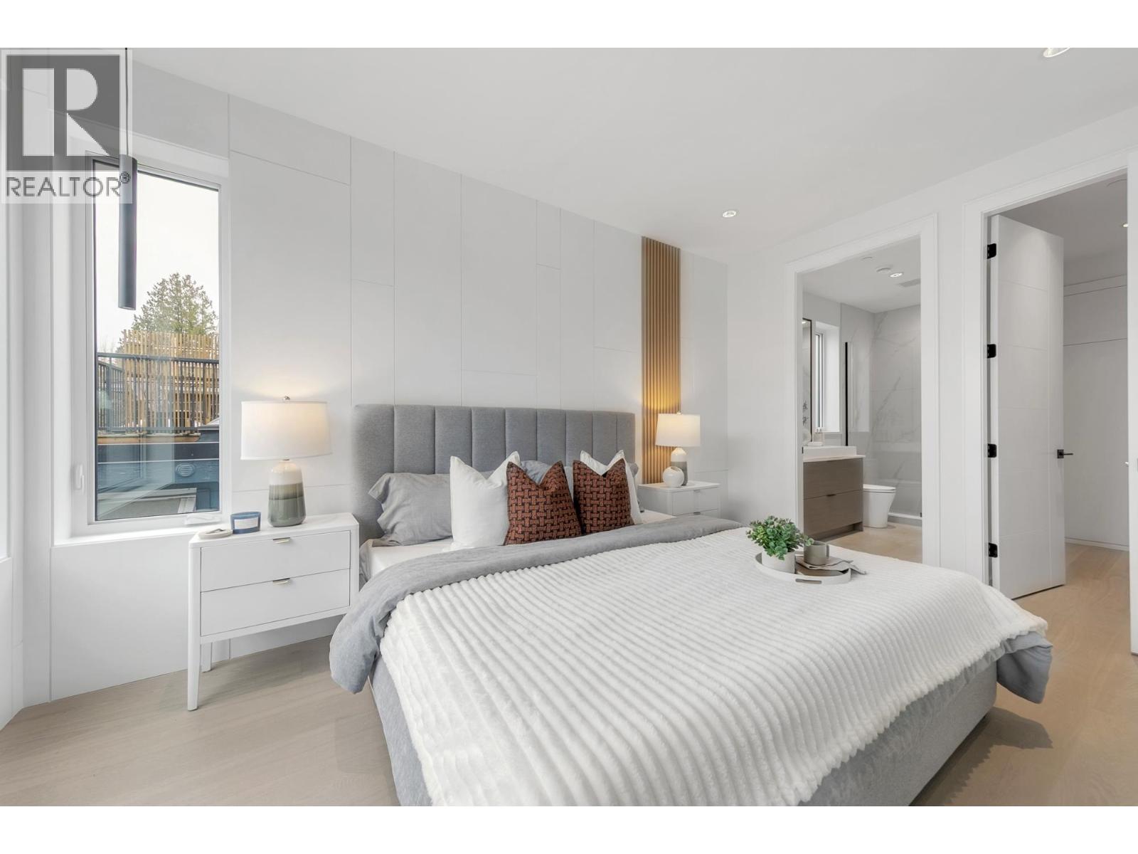 Listing Picture 20 of 37 : 2 4023 W 18TH AVENUE, Vancouver / 溫哥華 - 魯藝地產 Yvonne Lu Group - MLS Medallion Club Member