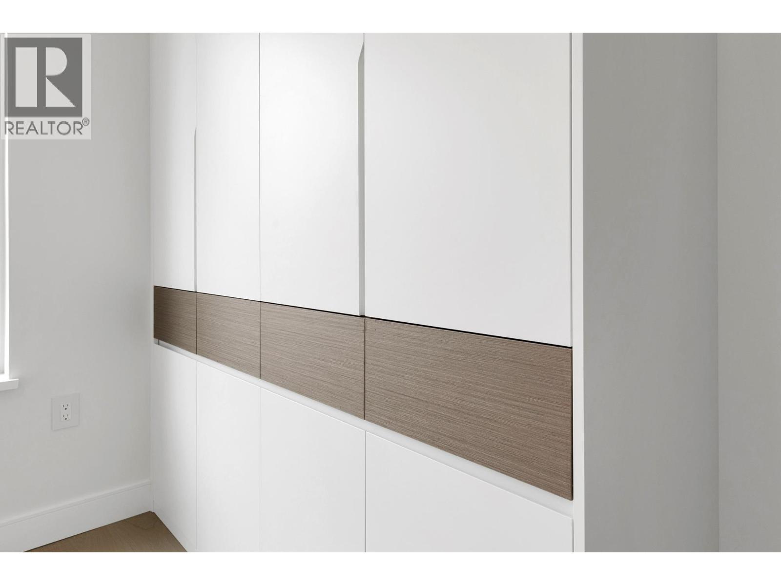 Listing Picture 26 of 37 : 2 4023 W 18TH AVENUE, Vancouver / 溫哥華 - 魯藝地產 Yvonne Lu Group - MLS Medallion Club Member