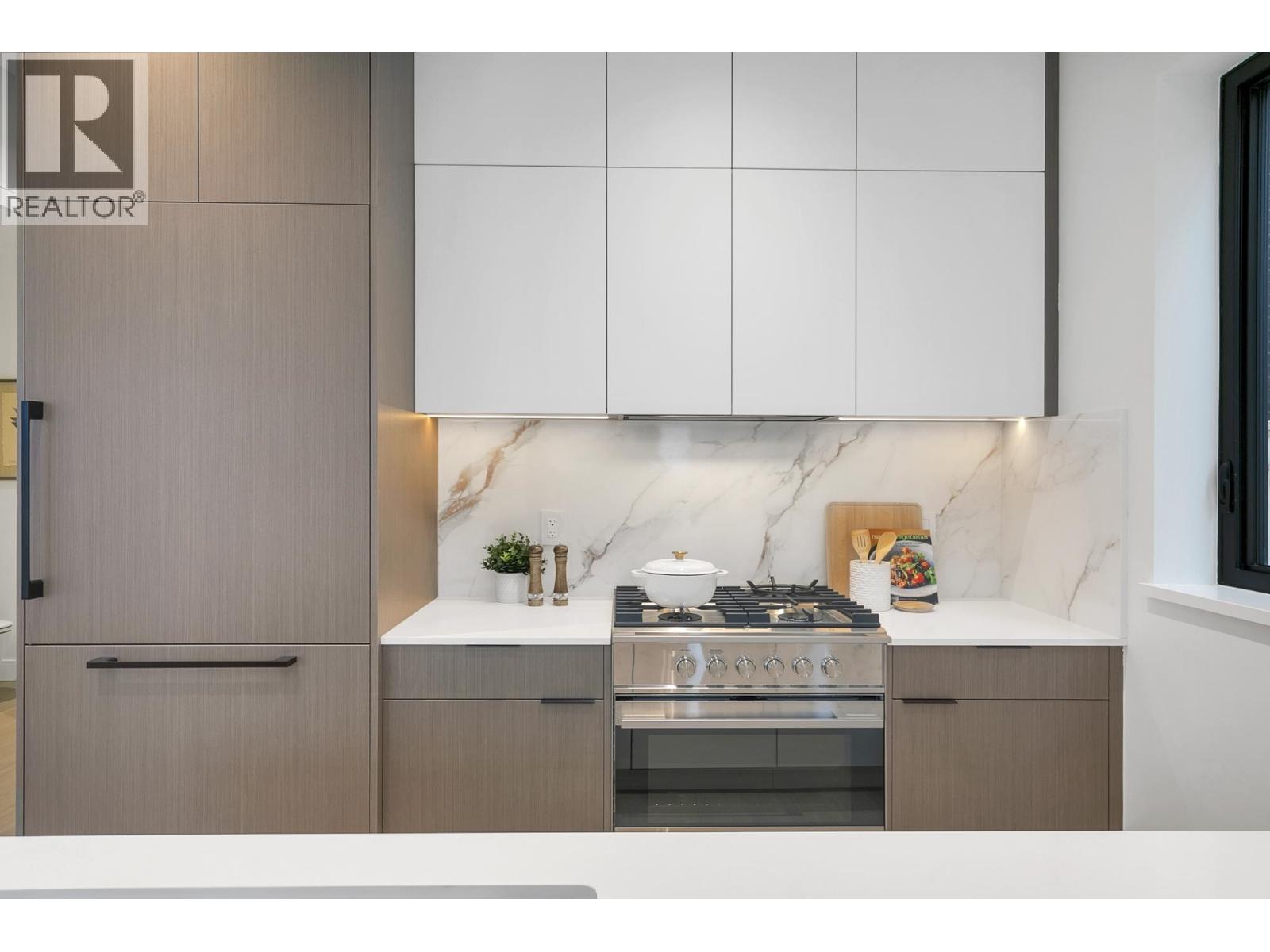 Listing Picture 10 of 37 : 2 4023 W 18TH AVENUE, Vancouver / 溫哥華 - 魯藝地產 Yvonne Lu Group - MLS Medallion Club Member