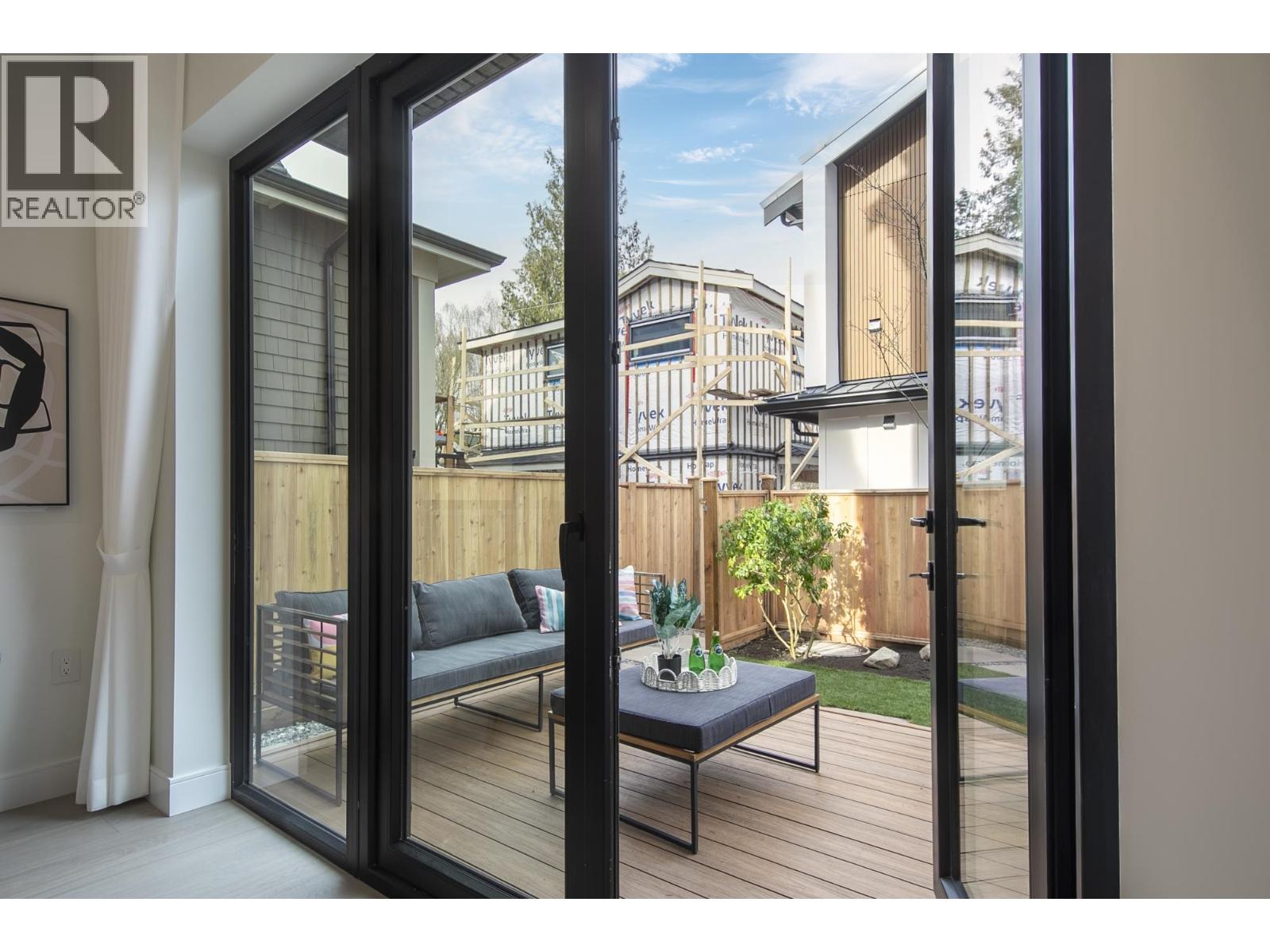 Listing Picture 14 of 37 : 2 4023 W 18TH AVENUE, Vancouver / 溫哥華 - 魯藝地產 Yvonne Lu Group - MLS Medallion Club Member