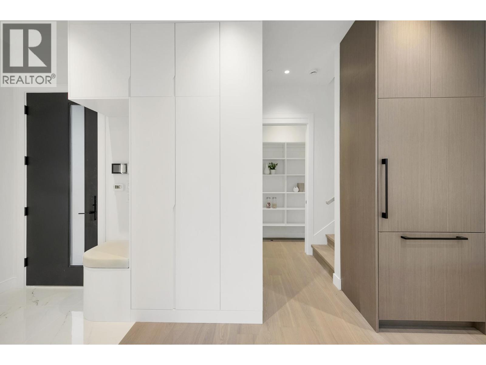 Listing Picture 11 of 37 : 2 4023 W 18TH AVENUE, Vancouver / 溫哥華 - 魯藝地產 Yvonne Lu Group - MLS Medallion Club Member