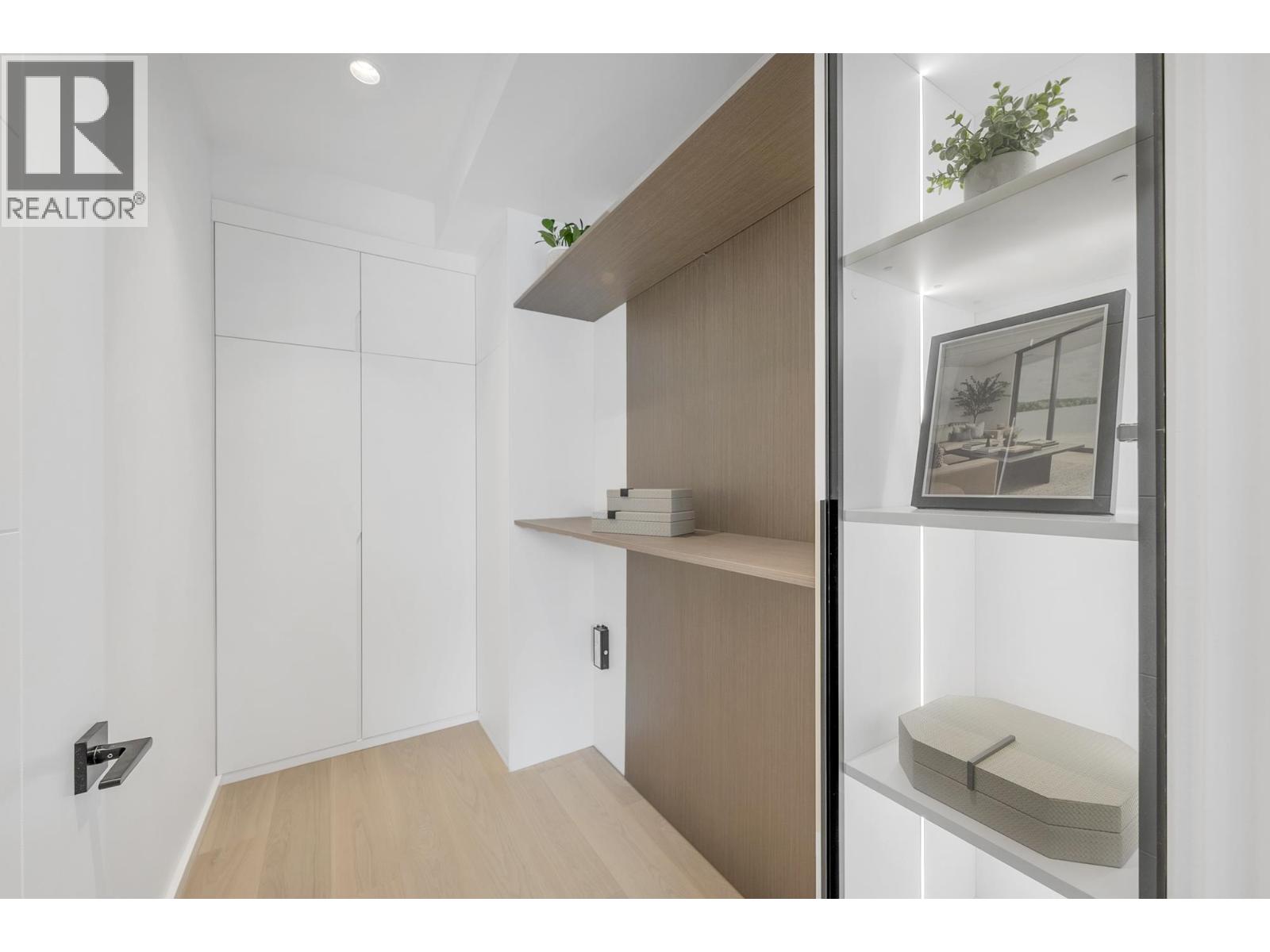 Listing Picture 23 of 37 : 2 4023 W 18TH AVENUE, Vancouver / 溫哥華 - 魯藝地產 Yvonne Lu Group - MLS Medallion Club Member