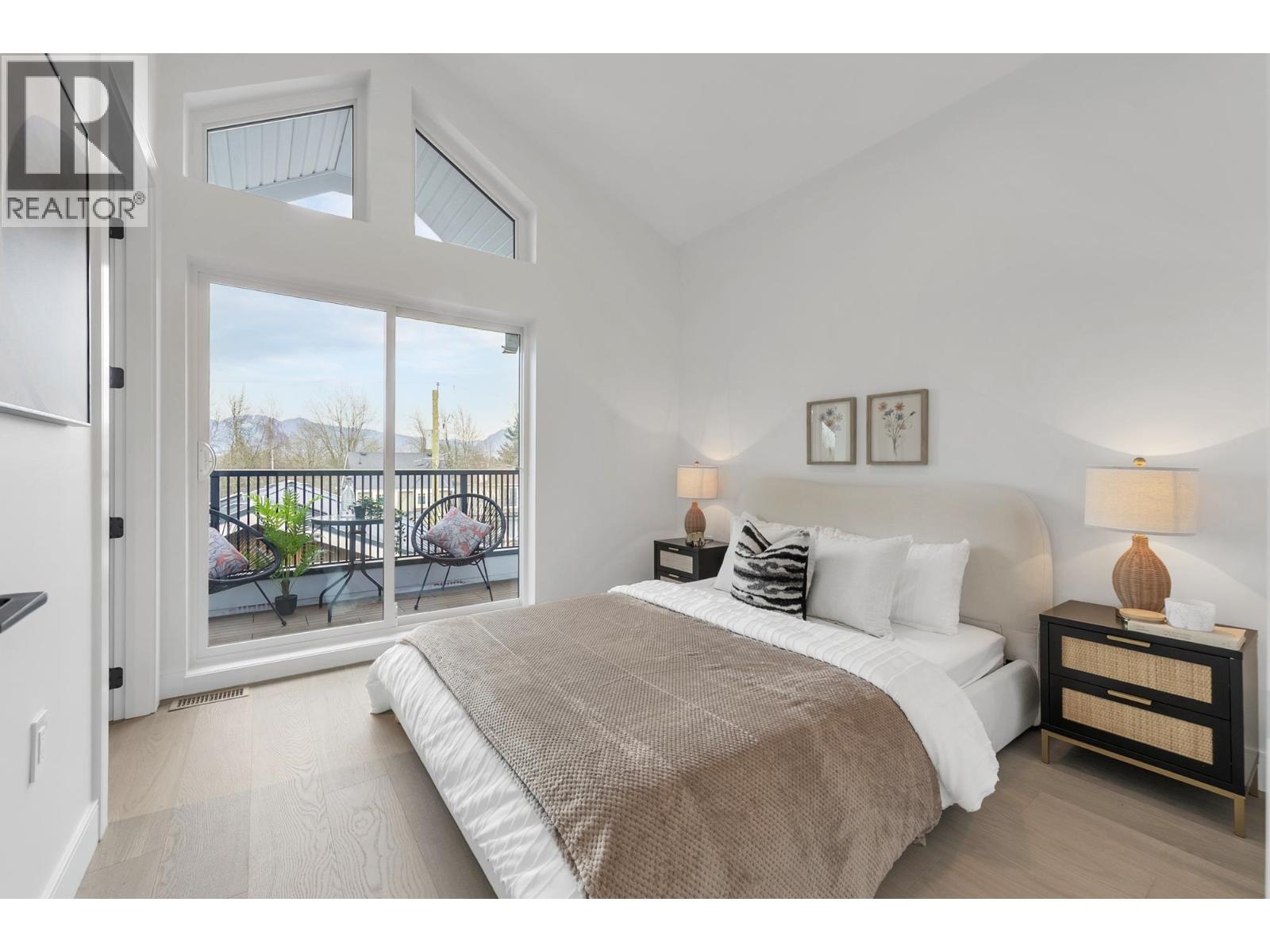 Listing Picture 31 of 37 : 2 4023 W 18TH AVENUE, Vancouver / 溫哥華 - 魯藝地產 Yvonne Lu Group - MLS Medallion Club Member