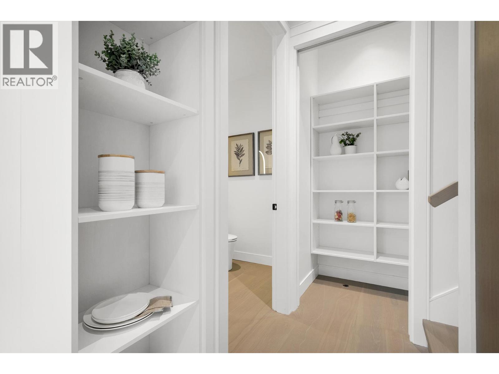 Listing Picture 12 of 37 : 2 4023 W 18TH AVENUE, Vancouver / 溫哥華 - 魯藝地產 Yvonne Lu Group - MLS Medallion Club Member