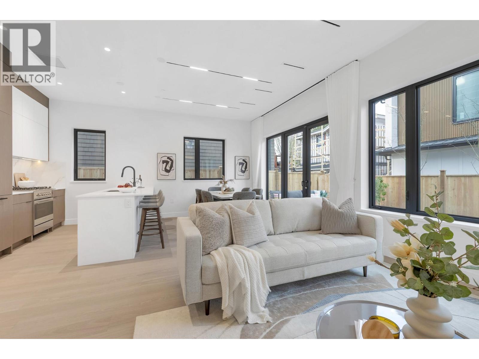 Listing Picture 5 of 37 : 2 4023 W 18TH AVENUE, Vancouver / 溫哥華 - 魯藝地產 Yvonne Lu Group - MLS Medallion Club Member