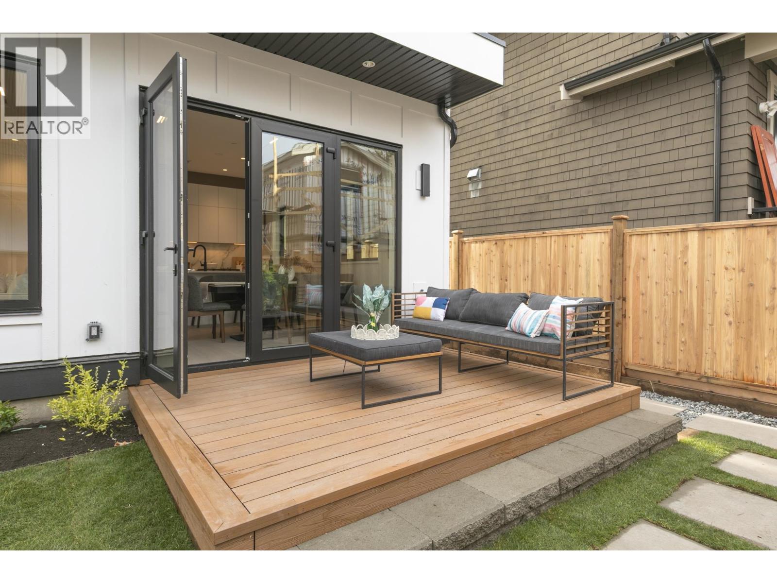 Listing Picture 17 of 37 : 2 4023 W 18TH AVENUE, Vancouver / 溫哥華 - 魯藝地產 Yvonne Lu Group - MLS Medallion Club Member