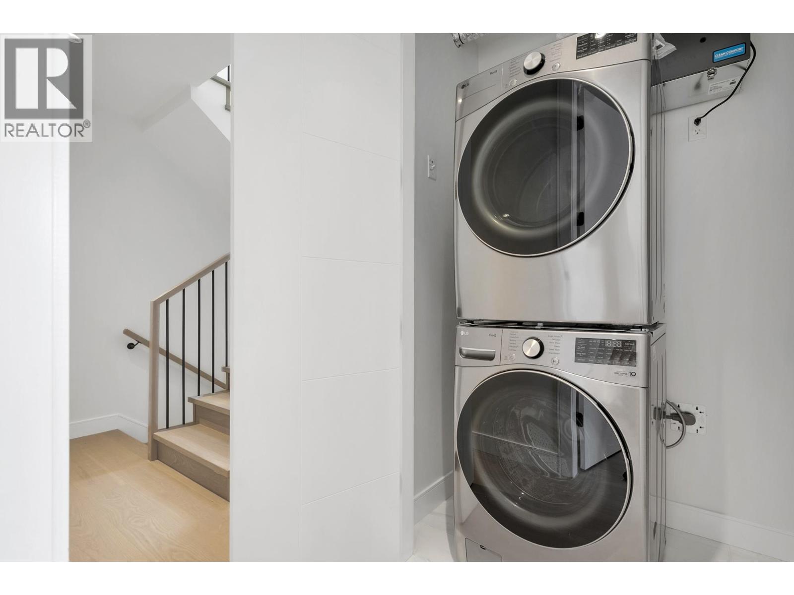 Listing Picture 28 of 37 : 2 4023 W 18TH AVENUE, Vancouver / 溫哥華 - 魯藝地產 Yvonne Lu Group - MLS Medallion Club Member