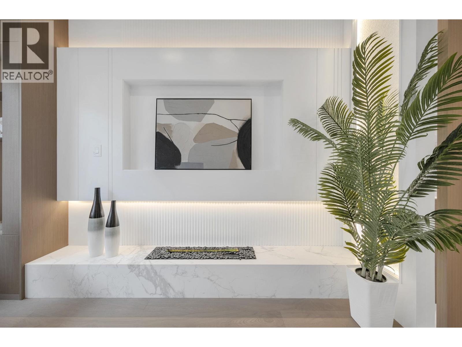 Listing Picture 4 of 37 : 2 4023 W 18TH AVENUE, Vancouver / 溫哥華 - 魯藝地產 Yvonne Lu Group - MLS Medallion Club Member