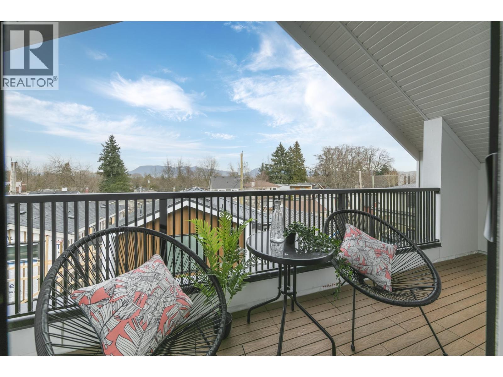 Listing Picture 34 of 37 : 2 4023 W 18TH AVENUE, Vancouver / 溫哥華 - 魯藝地產 Yvonne Lu Group - MLS Medallion Club Member