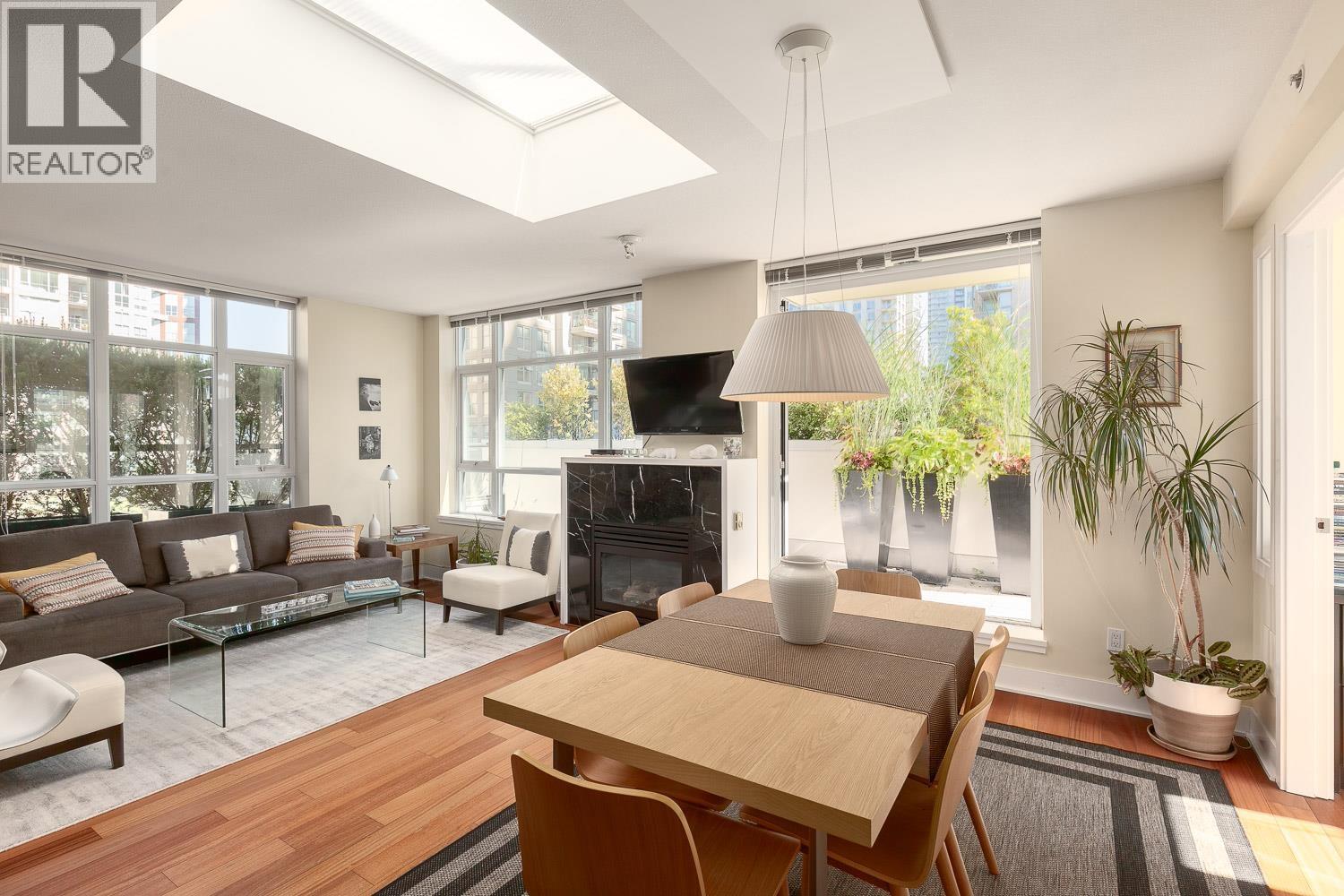 Ph803 988 Richards Street, Vancouver, British Columbia V6B 8R2 - Photo 1 - R3084308