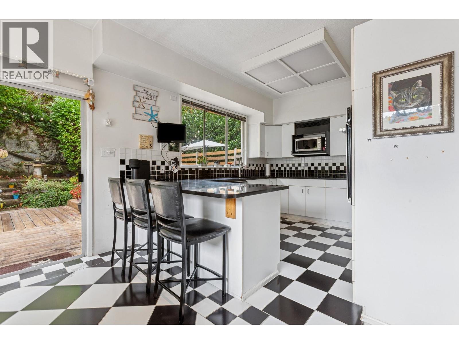 5607 Eagle Harbour Road, West Vancouver, British Columbia  V7W 1P4 - Photo 11 - R3084327