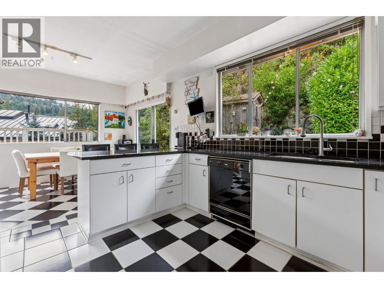 5607 Eagle Harbour Road, West Vancouver, British Columbia  V7W 1P4 - Photo 14 - R3084327