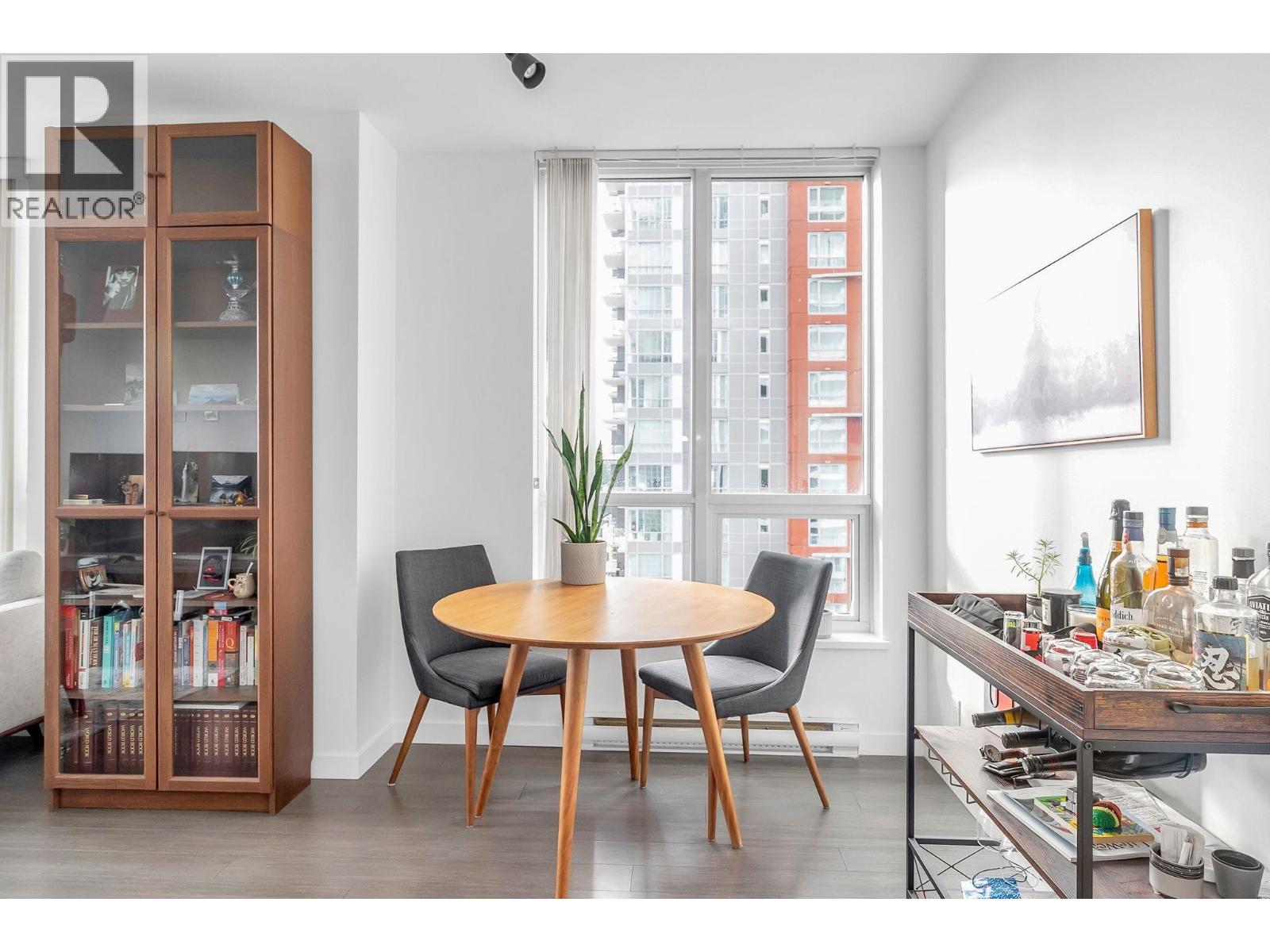 902 3093 Windsor Gate, Coquitlam, British Columbia  V3E 3N2 - Photo 11 - R3084351