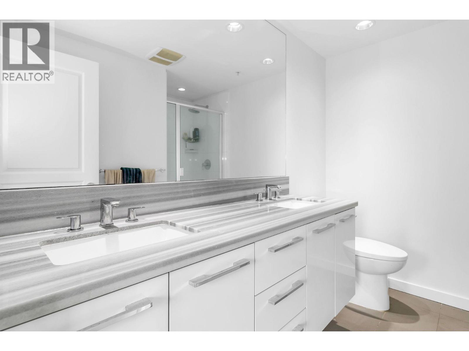 902 3093 Windsor Gate, Coquitlam, British Columbia  V3E 3N2 - Photo 17 - R3084351