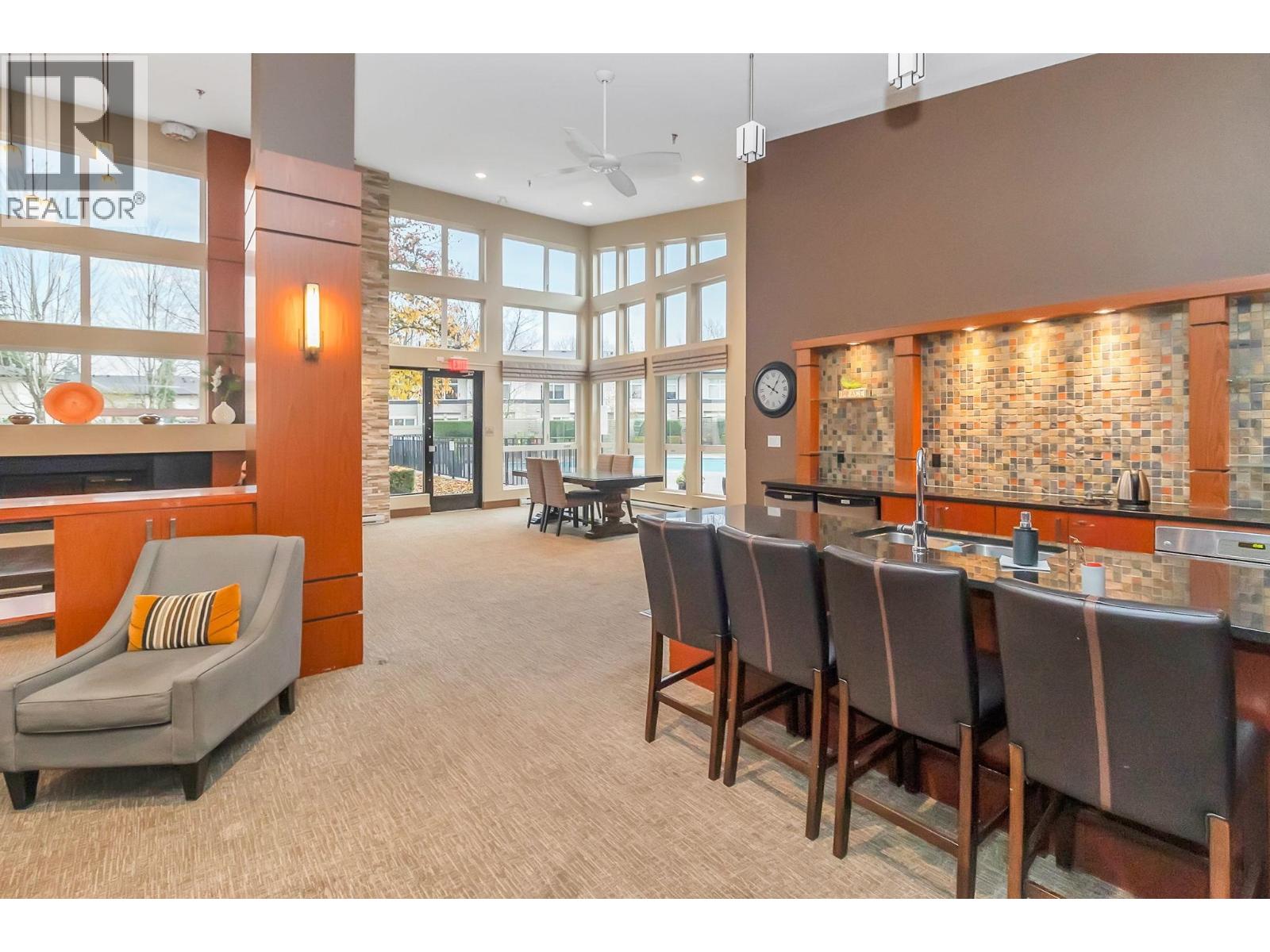 902 3093 Windsor Gate, Coquitlam, British Columbia  V3E 3N2 - Photo 30 - R3084351