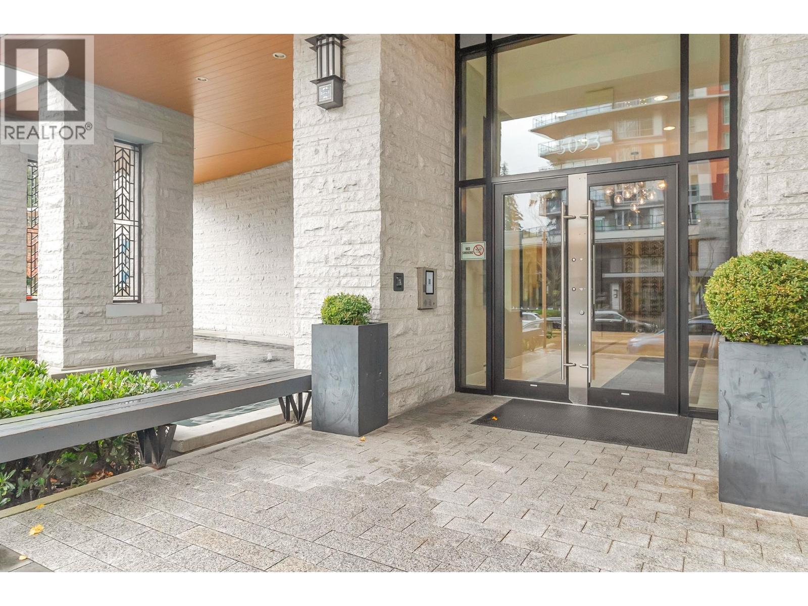 902 3093 Windsor Gate, Coquitlam, British Columbia  V3E 3N2 - Photo 4 - R3084351