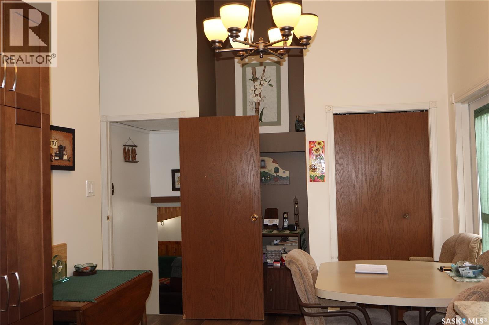 604 5th Avenue W, Assiniboia, Saskatchewan  S0H 0B0 - Photo 5 - SK027503