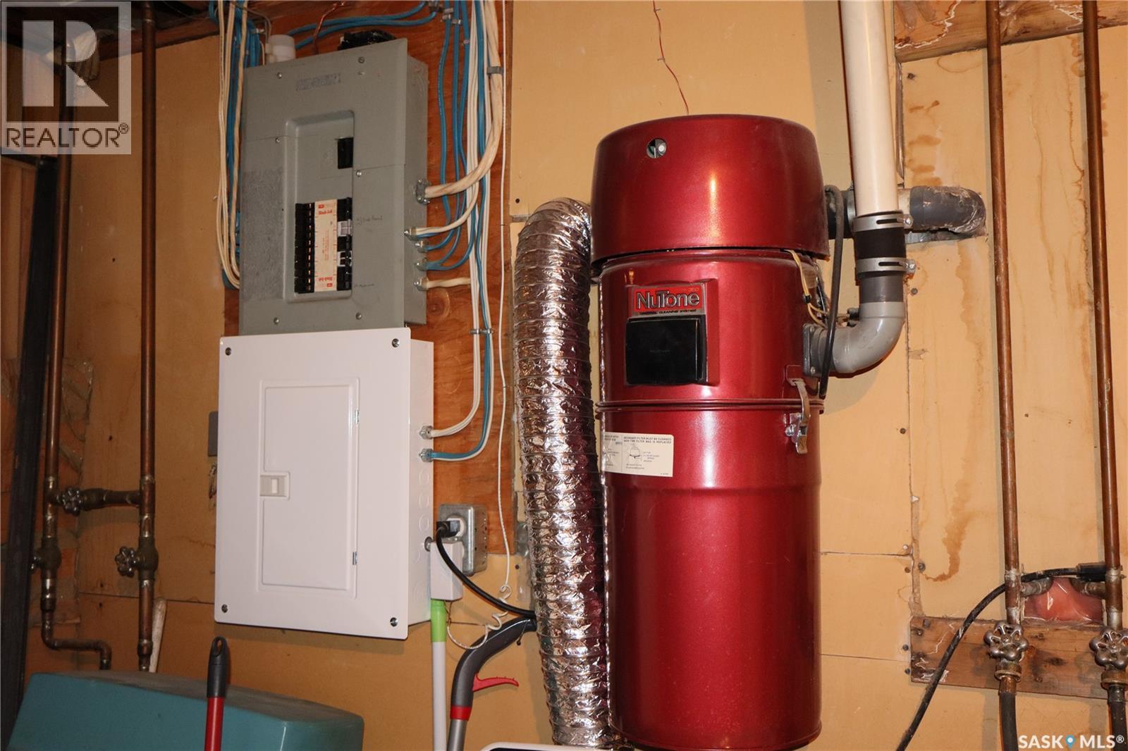 604 5th Avenue W, Assiniboia, Saskatchewan  S0H 0B0 - Photo 34 - SK027503