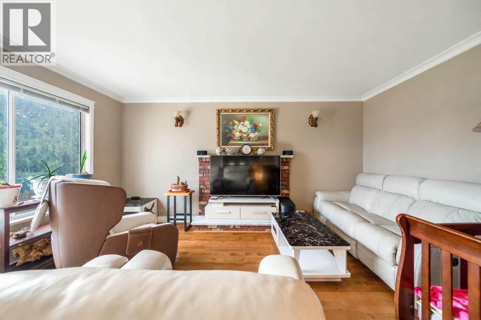 7974 12th Avenue, Burnaby, British Columbia  V3N 2K7 - Photo 11 - R3084179