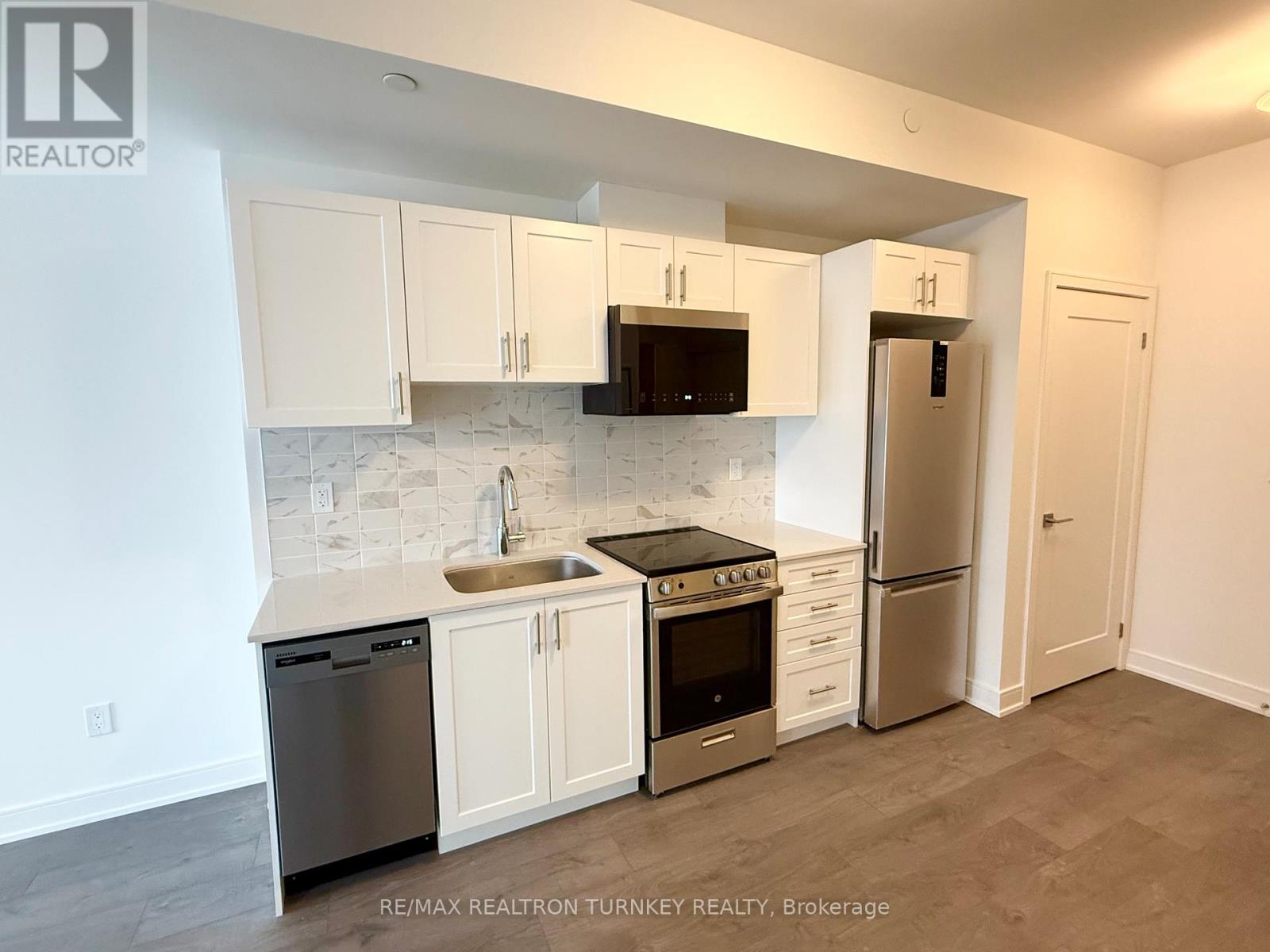 1305 - 705 Davis Drive, Newmarket, Ontario  L3Y 0J1 - Photo 7 - N12737350