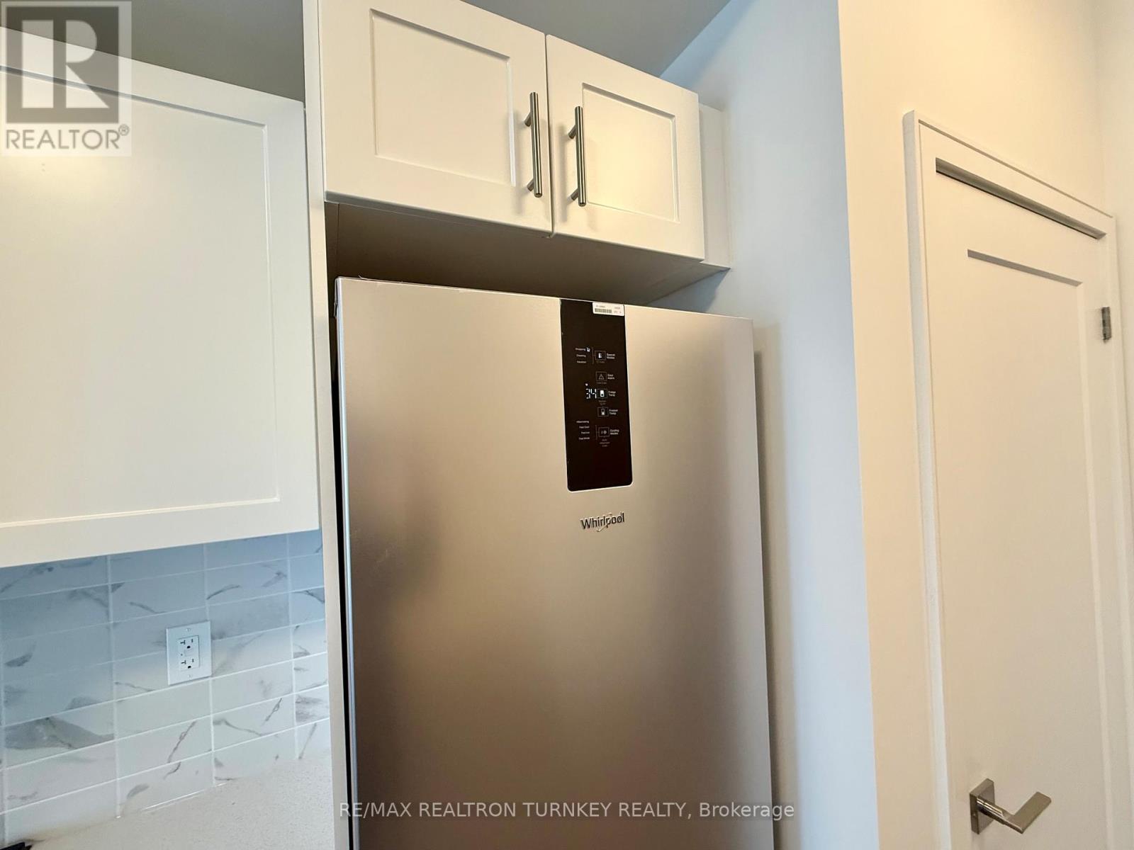 1305 - 705 Davis Drive, Newmarket, Ontario  L3Y 0J1 - Photo 9 - N12737350