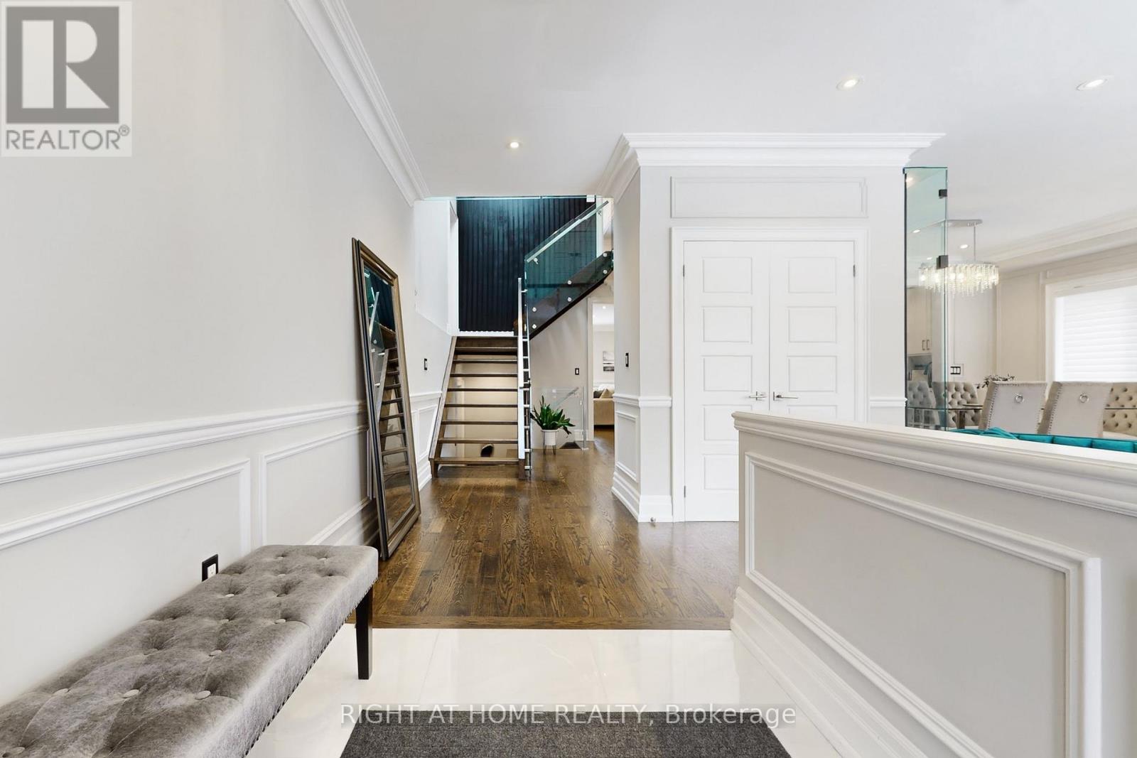 129 Meadowbank Road, Toronto, Ontario  M9B 5E2 - Photo 10 - W12655322