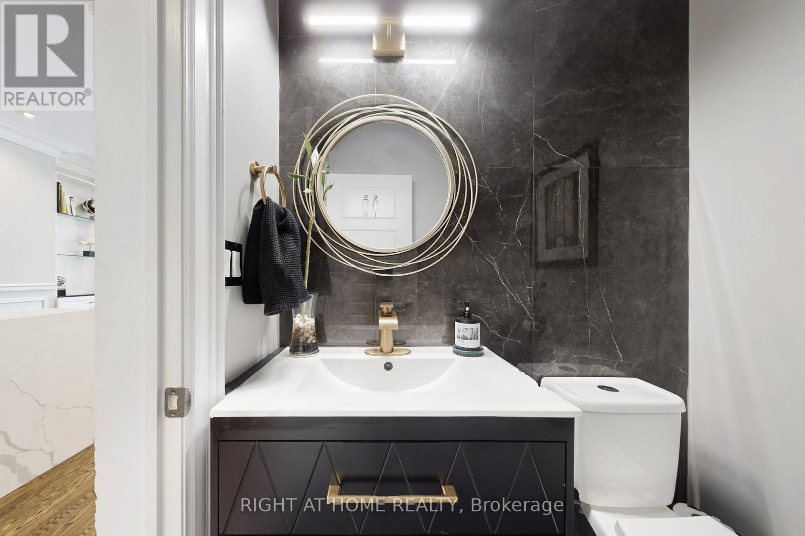 129 Meadowbank Road, Toronto, Ontario  M9B 5E2 - Photo 9 - W12655322