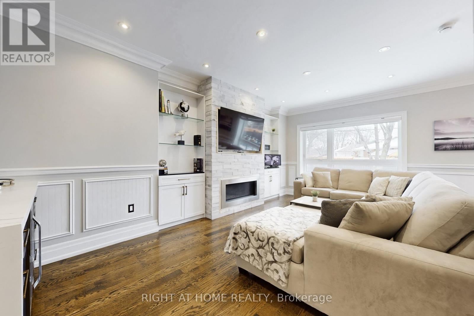 129 Meadowbank Road, Toronto, Ontario  M9B 5E2 - Photo 6 - W12655322