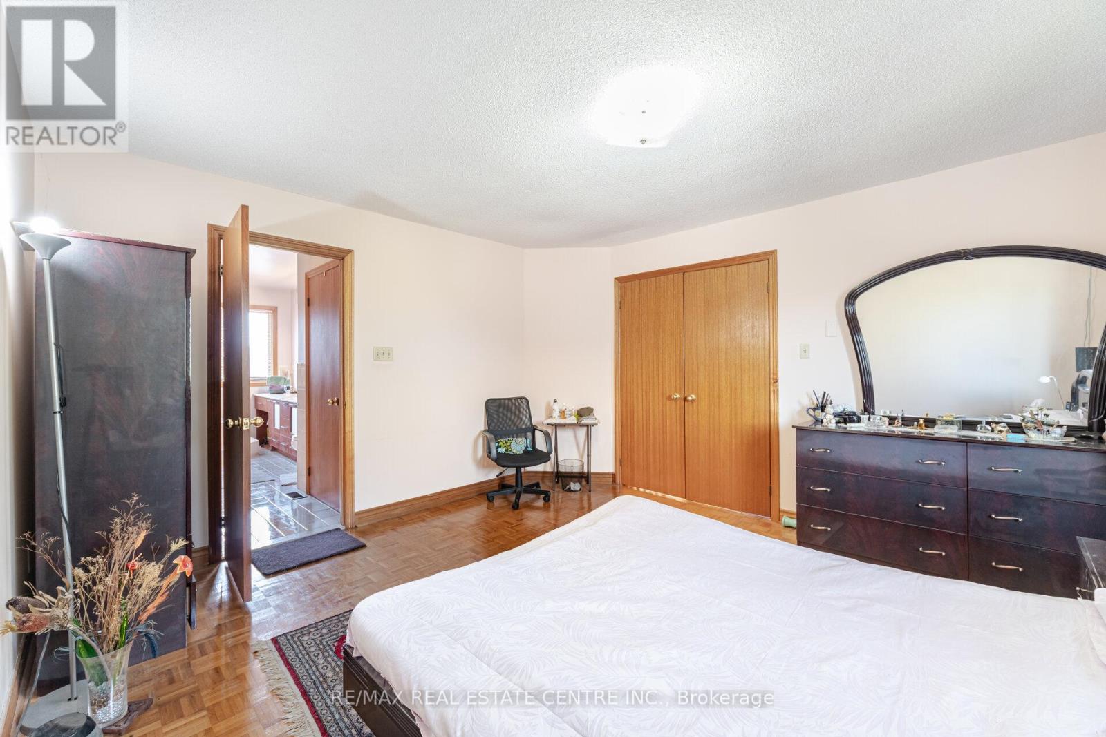 262 Boxmoor Place, Mississauga, Ontario  L5B 3L4 - Photo 25 - W12737332