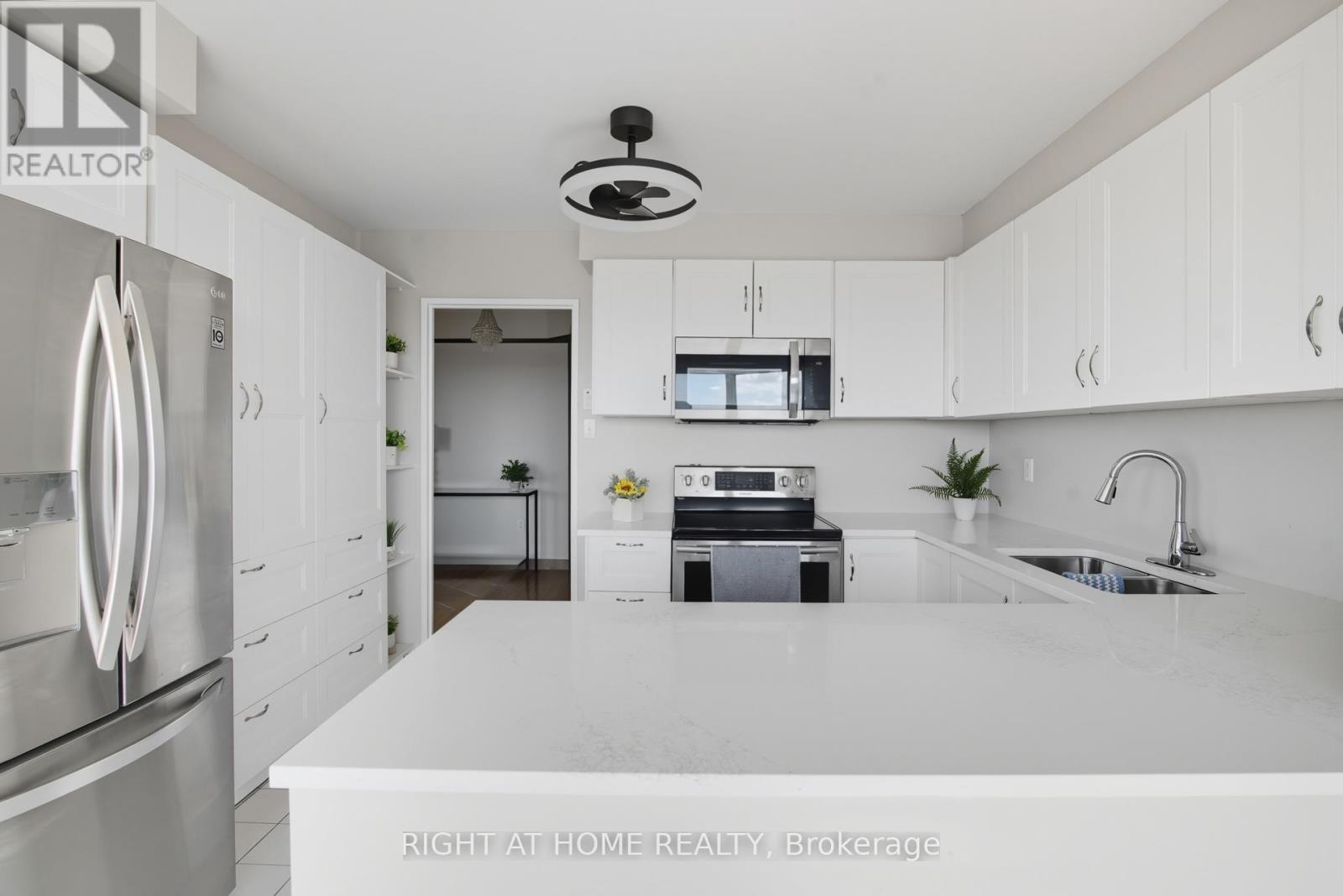 909 - 2155 Burnhamthorpe Road W, Mississauga, Ontario  L5L 5P4 - Photo 10 - W12737336