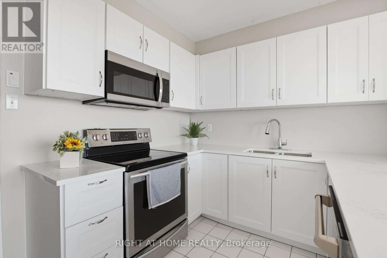 909 - 2155 Burnhamthorpe Road W, Mississauga, Ontario  L5L 5P4 - Photo 9 - W12737336