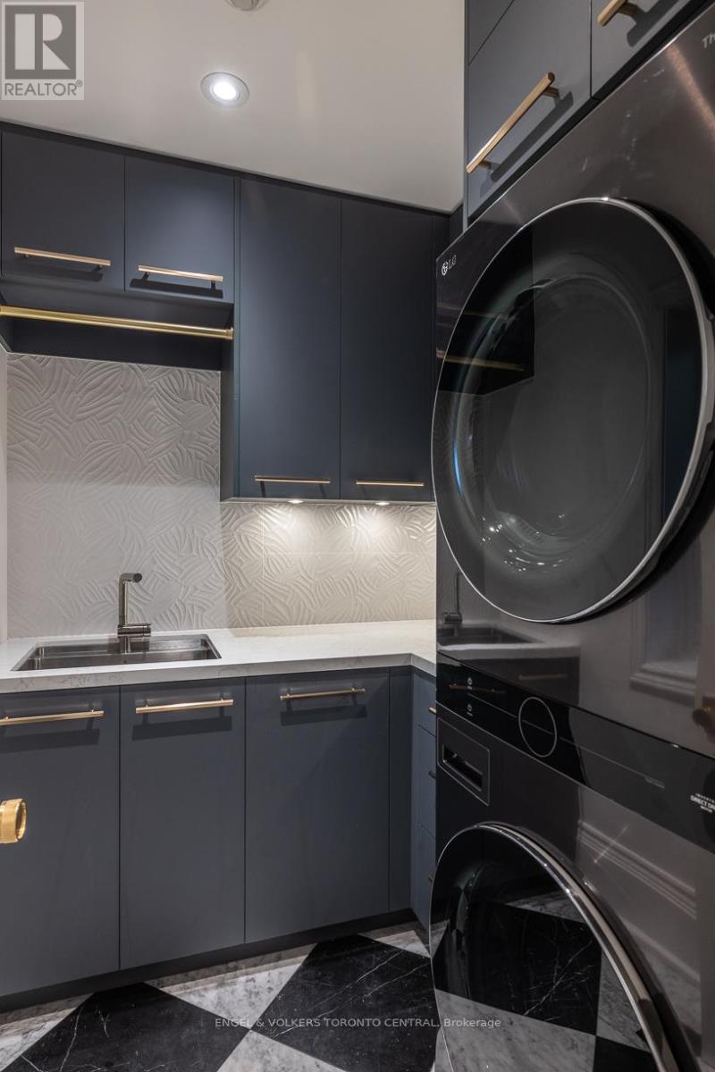 1 Bryce Avenue, Toronto, Ontario  M4V 2B3 - Photo 19 - C12737330