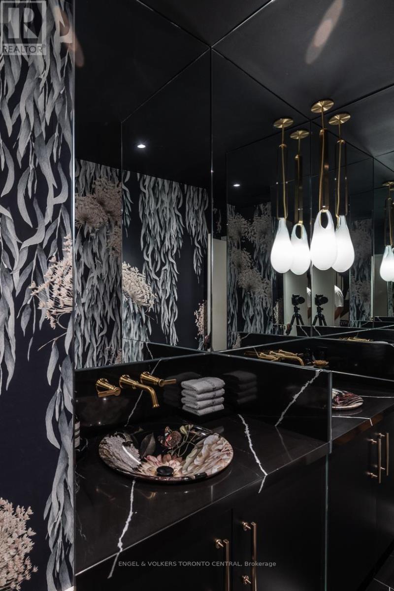 1 Bryce Avenue, Toronto, Ontario  M4V 2B3 - Photo 20 - C12737330