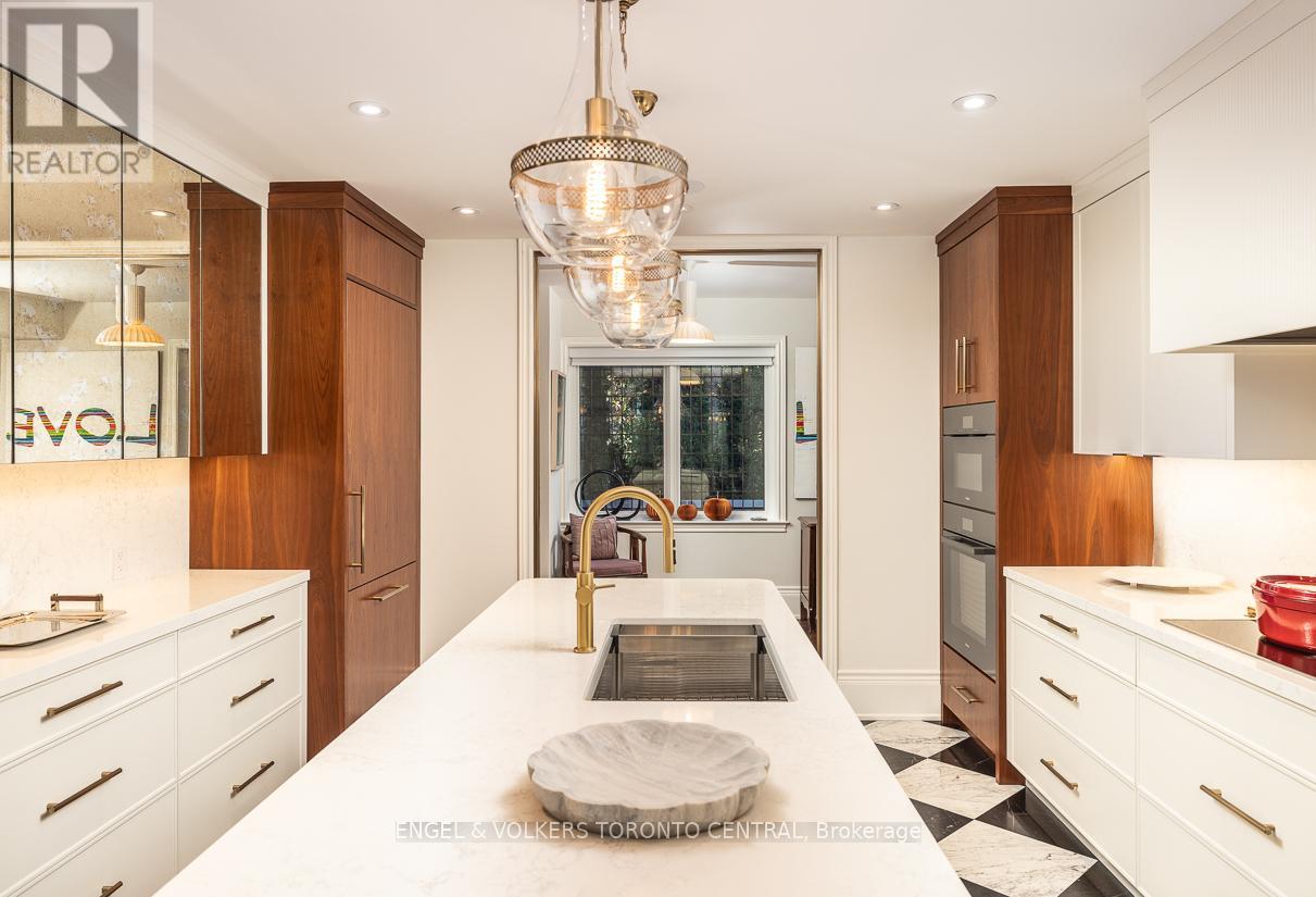 1 Bryce Avenue, Toronto, Ontario  M4V 2B3 - Photo 11 - C12737330