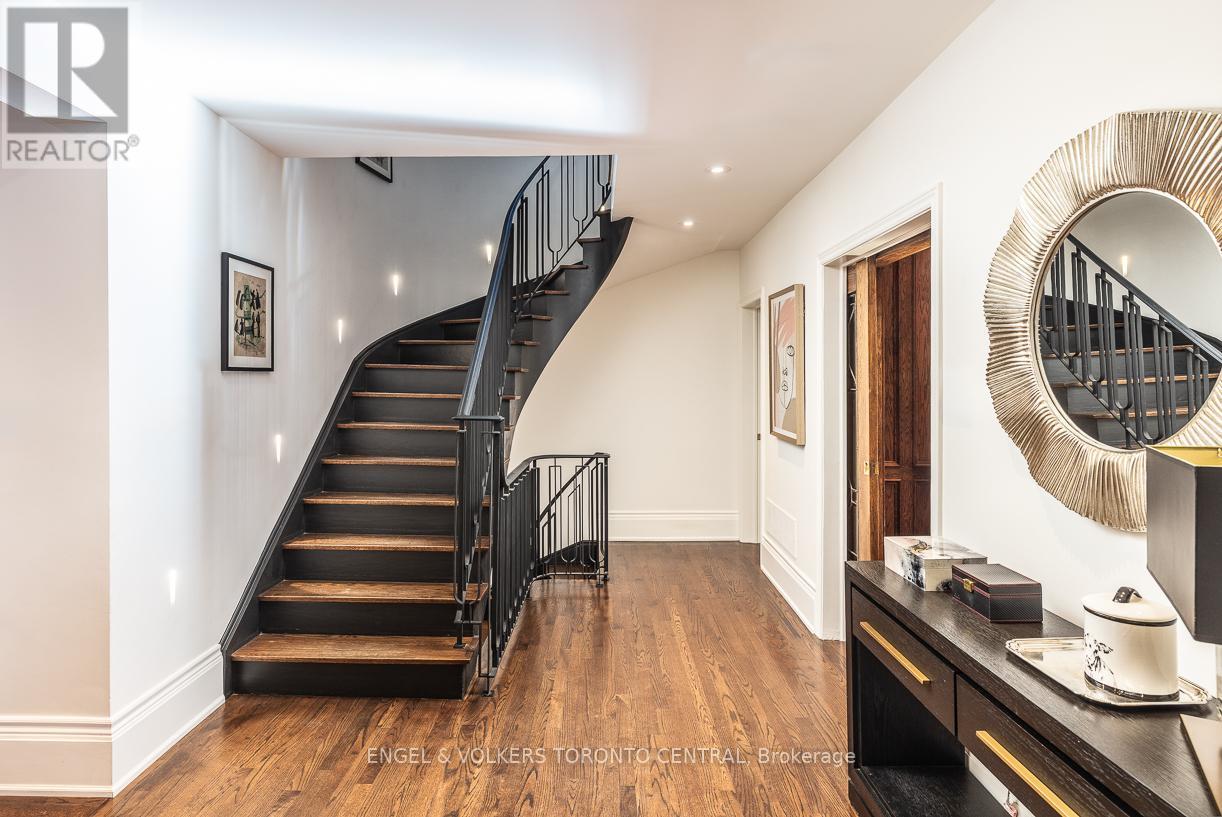 1 Bryce Avenue, Toronto, Ontario  M4V 2B3 - Photo 3 - C12737330