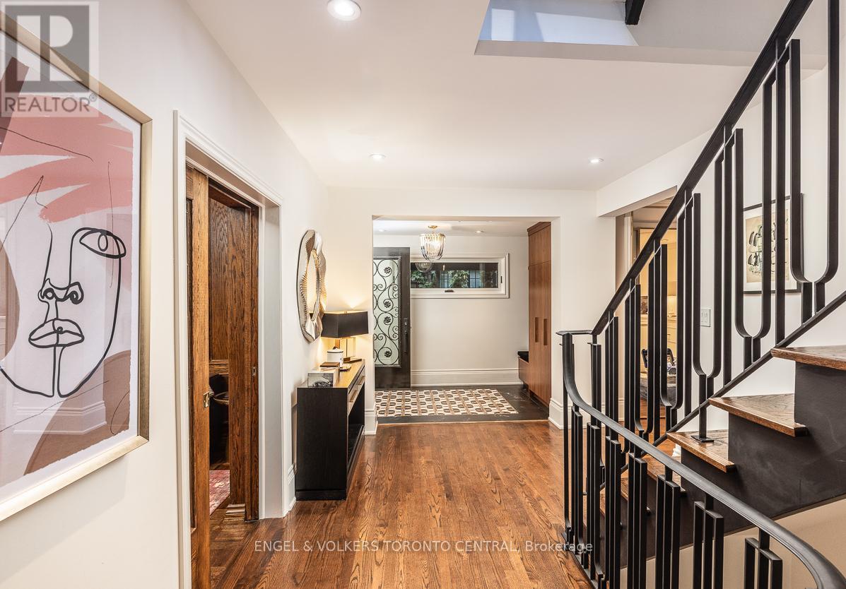 1 Bryce Avenue, Toronto, Ontario  M4V 2B3 - Photo 7 - C12737330