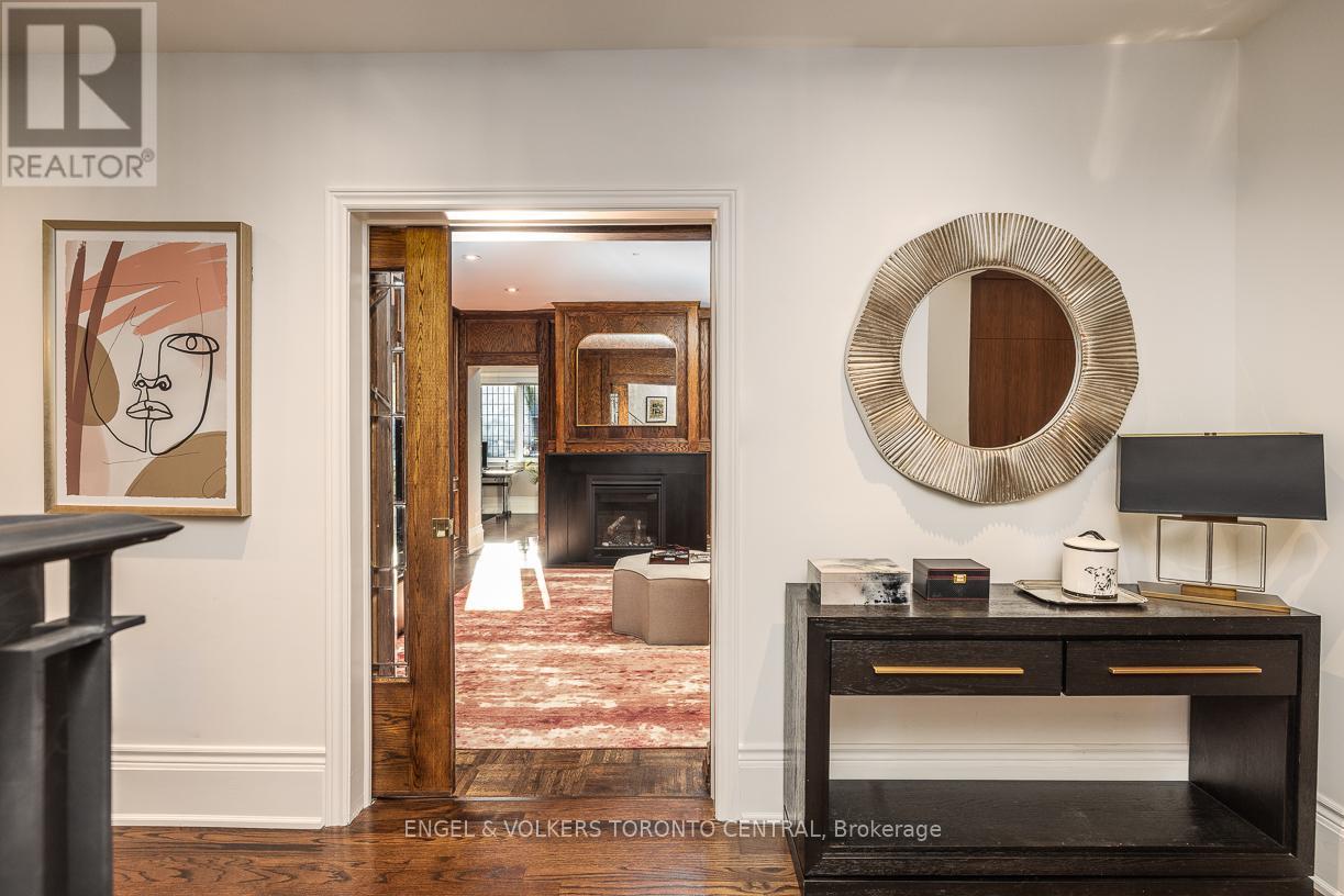 1 Bryce Avenue, Toronto, Ontario  M4V 2B3 - Photo 4 - C12737330