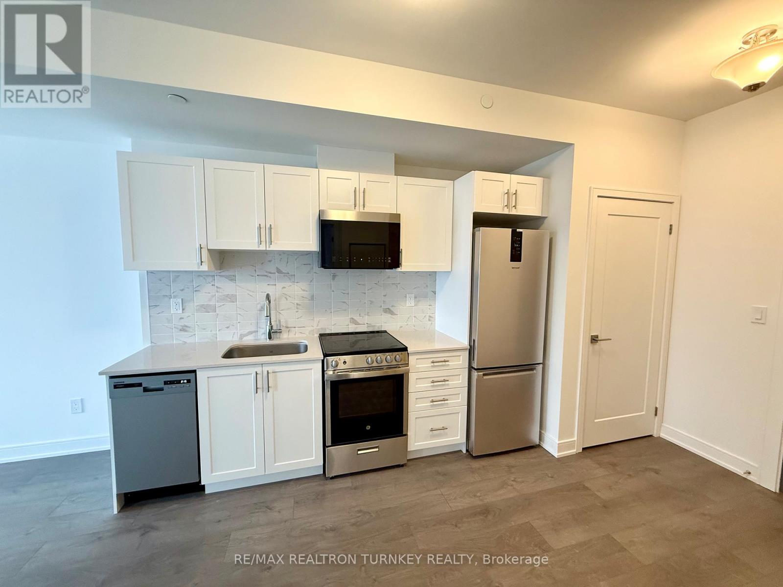 1305 - 705 DAVIS DRIVE, Newmarket, Ontario