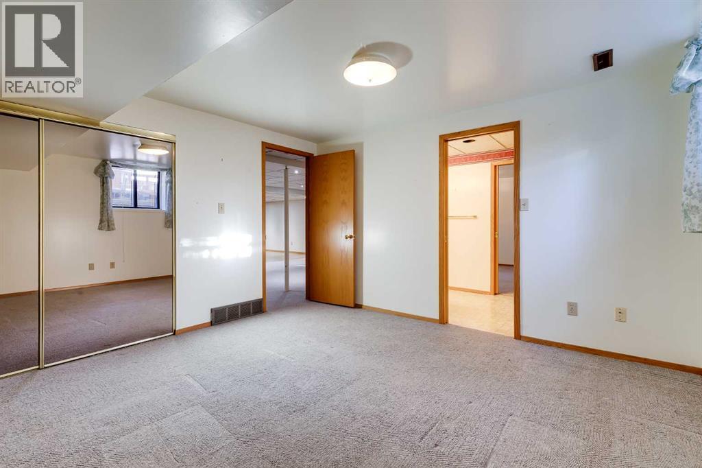 18, 35 Oakmount Court Sw, Calgary, Alberta  T2V 4Y3 - Photo 39 - A2276013