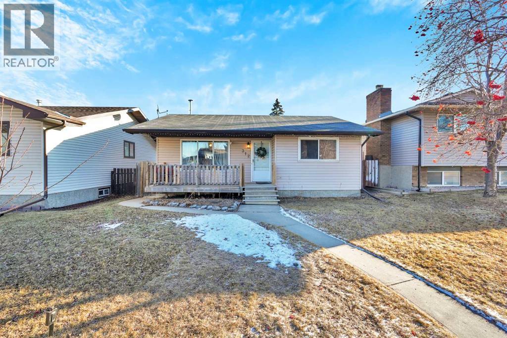 312 Pinegreen Close NE, Calgary, Alberta