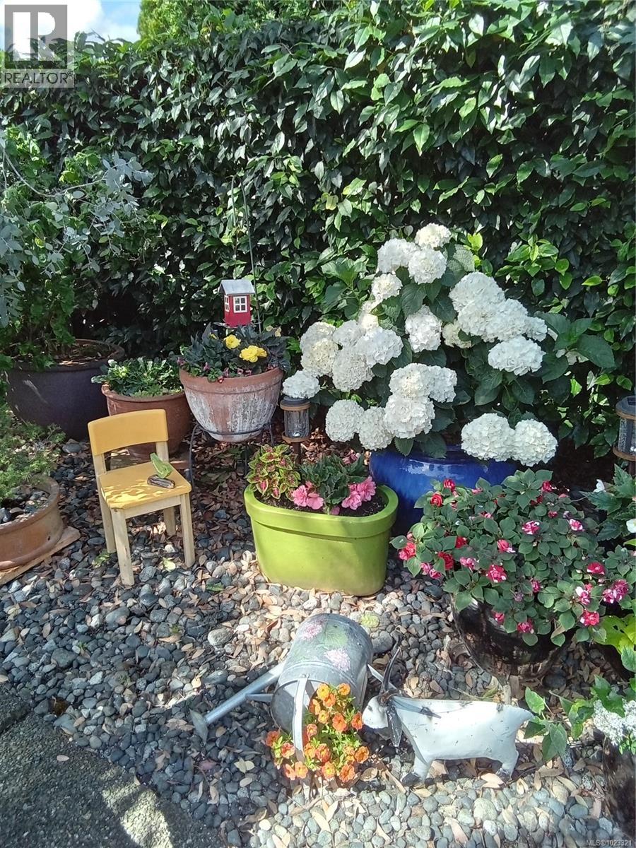 7952 Polo Park Cres, Central Saanich, British Columbia  V8M 2J4 - Photo 31 - 1023321