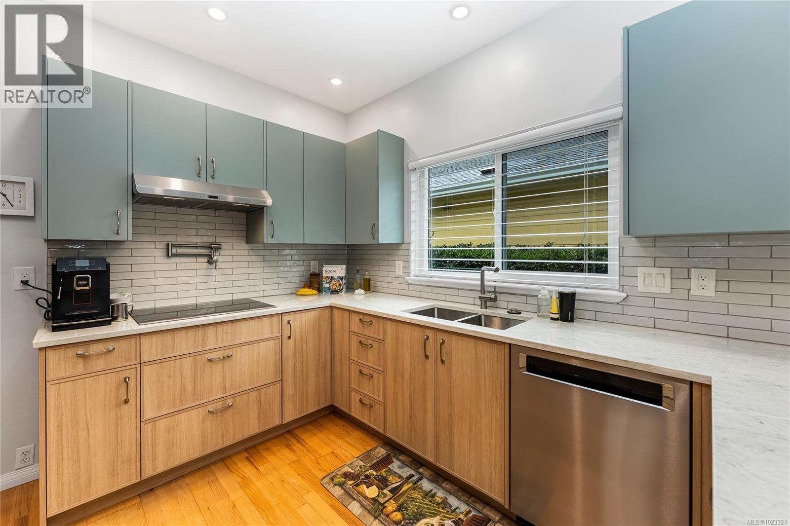 7952 Polo Park Cres, Central Saanich, British Columbia  V8M 2J4 - Photo 4 - 1023321