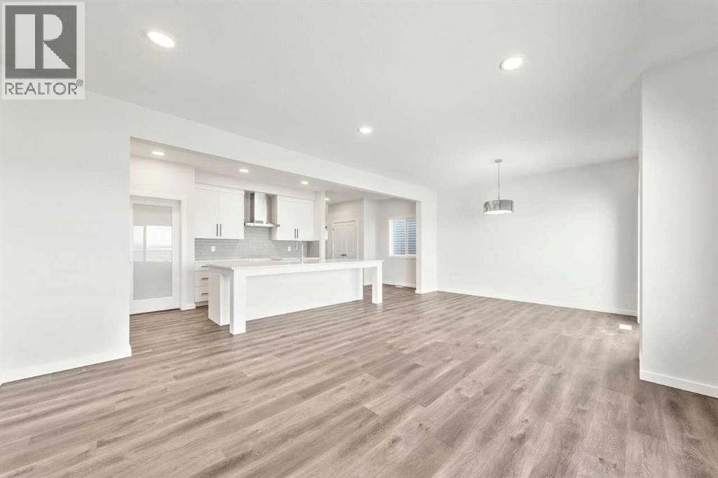 8 Heritage Link, Cochrane, Alberta  T4C 2J8 - Photo 7 - A2275137