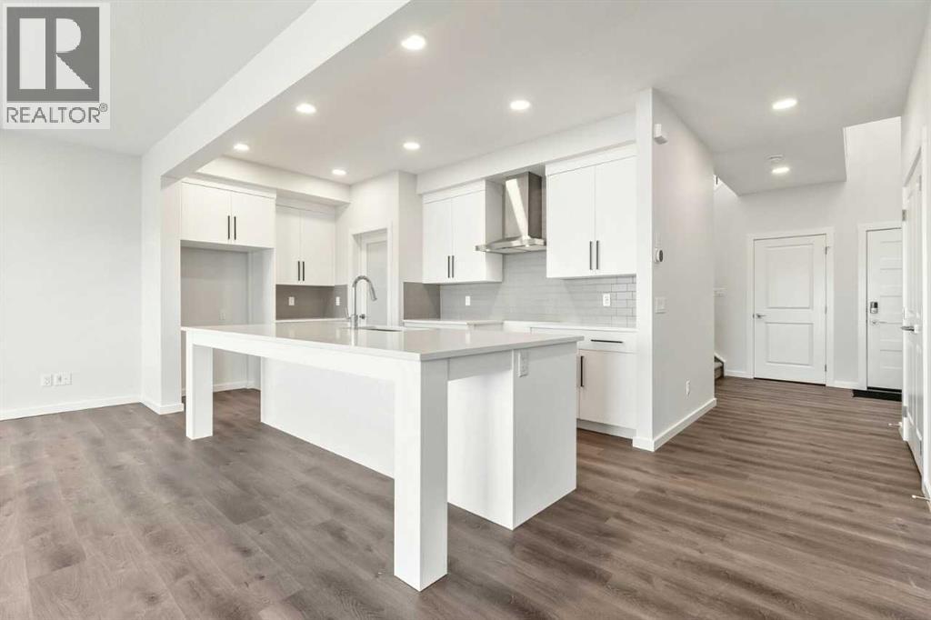 8 Heritage Link, Cochrane, Alberta  T4C 2J8 - Photo 4 - A2275137