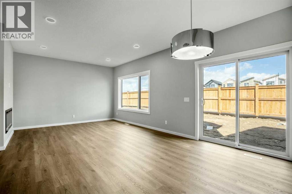 11 Heritage Link, Cochrane, Alberta  T4C 2J8 - Photo 7 - A2275697