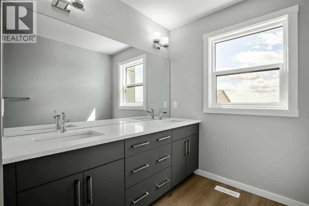 11 Heritage Link, Cochrane, Alberta  T4C 2J8 - Photo 13 - A2275697